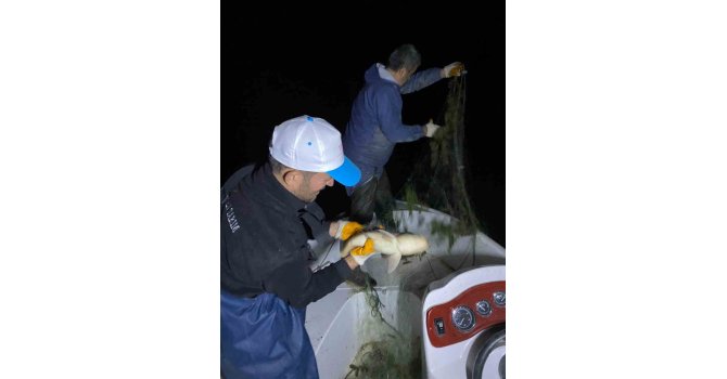 Kovada Gölü’nde kaçak avcılığa gece denetimi