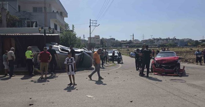 Otomobilin takla attığı kazada vatandaşlar kaza kavşağına çözüm istedi