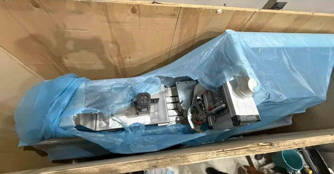 Mersin’de plastik ambalaj dükkanında uyuşturucu imalathanesi ortaya çıkarıldı: 100 bin sentetik ecza hap ele geçirildi