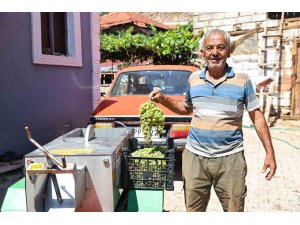 Büyükşehir’den üzüm üreticilerine makine desteği