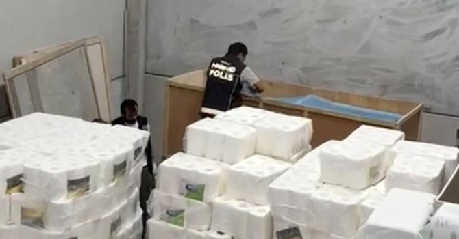 Mersin’de uyuşturucu imalathanesi operasyonunun bilançosu ağırlaştı: 298 bin sentetik ecza hapı ele geçirildi