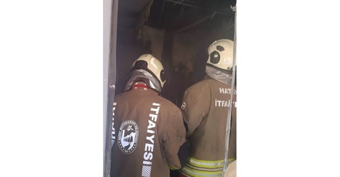 Antakya’da konteyner yangını kısa sürede söndürüldü