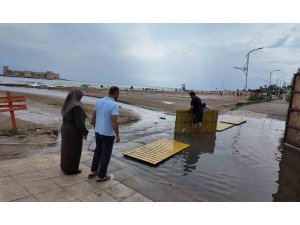 Mersin’de sağanak: Su taşkınları yaşandı