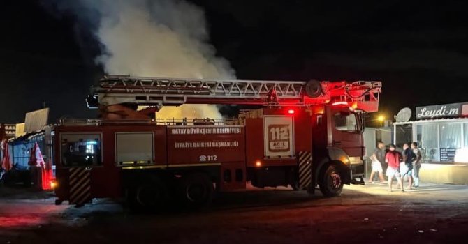 Kırıkhan’da konteyner yangını kısa sürede söndürüldü