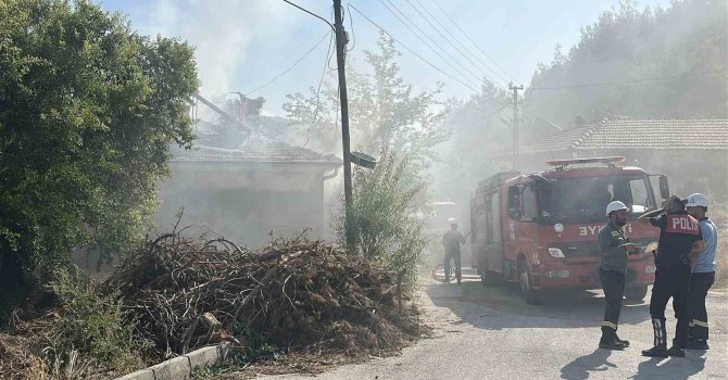 Burdur’da ev yangını: Dumanlar mahalleliyi tedirgin etti