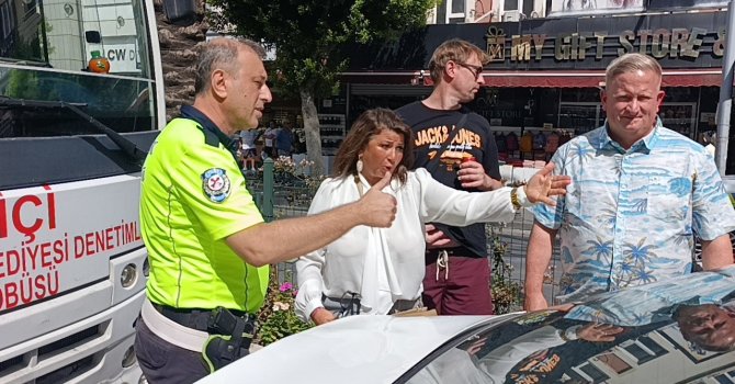 Kazada haklı olduklarını anlatamayan turistlere vatandaşlar sahip çıktı