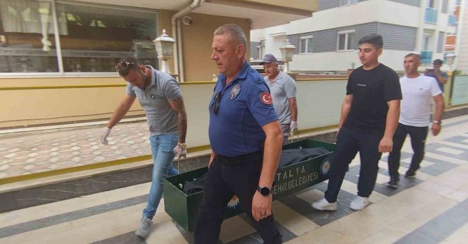Rus uyruklu turist konakladığı otelin koridorunda ölü bulundu