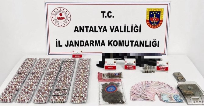Antalya’da iki ilçede uyuşturucu operasyonu: 6,8 kilo skunk ele geçirildi