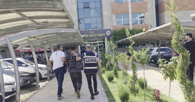 Boşanma aşamasındaki karısını öldüren şahıs çelik yelekle adliyeye sevk edildi