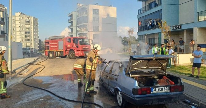 İskenderun’da Tofaş alevlere teslim oldu