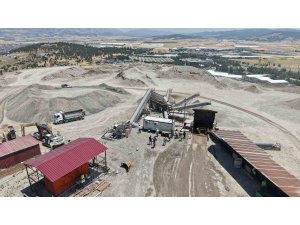 Kahramanmaraş’ta 200 bin metreküp enkaz ekonomiye kazandırıldı