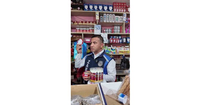 Okul çevresindeki iş yerinde son kullanma tarihi geçmiş ürün satan marketçi kendini "yeni bitmiş" diyerek savundu