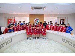 Kocagöz, genç şampiyonları ağırladı