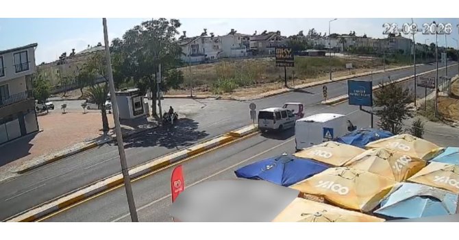 Antalya’da hafif ticari araçla çarpışan 3 tekerlekli motosikletin sürücüsü yaralandı