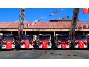 Antalya İtfaiyesi araç filosunu güçlendirdi: 24 yeni itfaiye aracı sahada