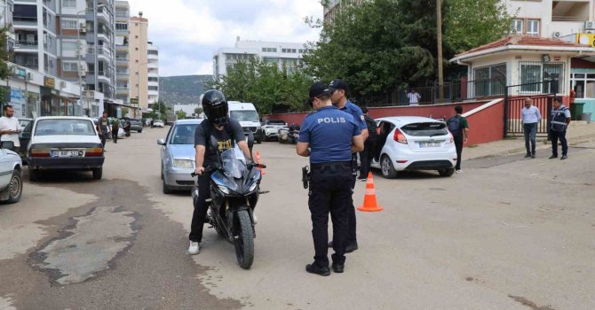 Kozan’da okul çevrelerinde sıkı denetim