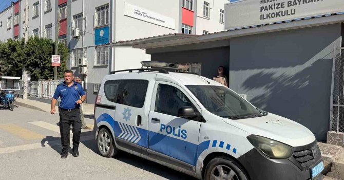 Tarsus’ta 1. sınıf öğrencisinin çantasından tabanca çıktı