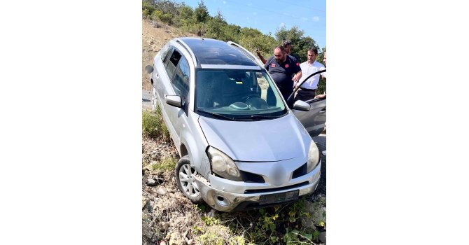 Osmaniye’de otomobil yol kenarına devrildi: 1 yaralı