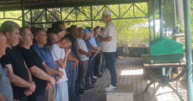 Staj öncesi para biriktirmek için bir işyerine 15 günlüğüne kurye olarak giren çocuk, ilk iş gününde hayatını kaybetti