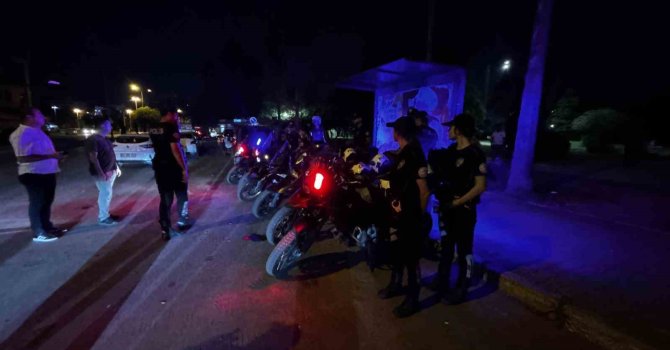 Adana’da "Huzur ve Güven" uygulaması: 64 aranan şahıs yakalandı, 191 araca 1 milyon 139 bin TL ceza