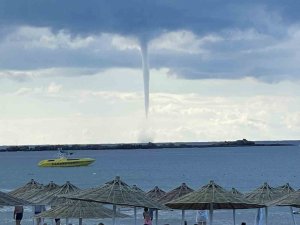 Alanya’da deniz üzerinde dev hortum