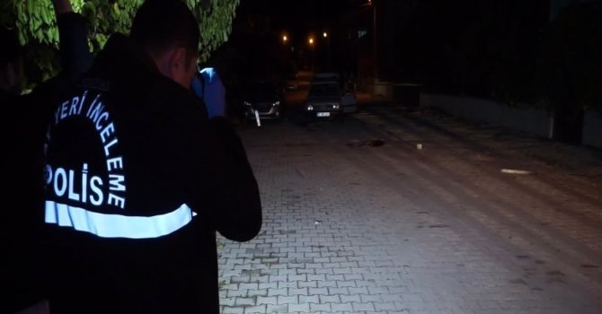 Burdur’da iki grup arasında kürekli kavga: 2 otomobil zarar gördü