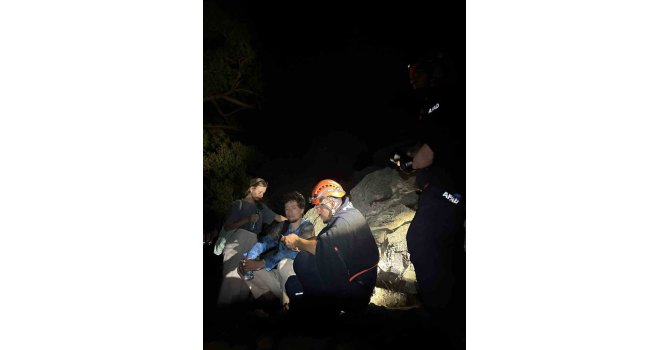 Ormanlık arazide kaybolan 2 Rus turisti AFAD ekipleri kurtardı