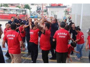 Adana’da özel çocuklar itfaiyeci oldu