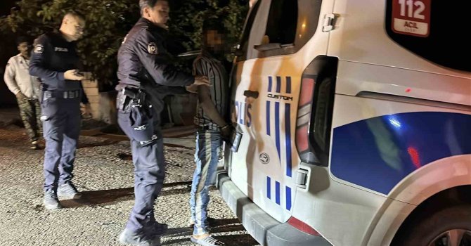 Direksiyona alkollü geçti, 2 araca çarpıp yaya olarak kaçtı
