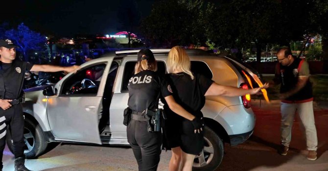 Adana’da huzur ve güven uygulaması: 66 aranan şahıs yakalandı, 2 bin 241 adet uyuşturucu hap ele geçirildi