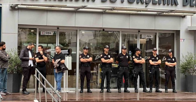Mersin Büyükşehir Belediyesi’ne operasyon: Başkan Seçer dahil 59 gözaltı