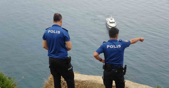 Antalya’da "Yardım edin" çığlığı ekipleri alarma geçirdi
