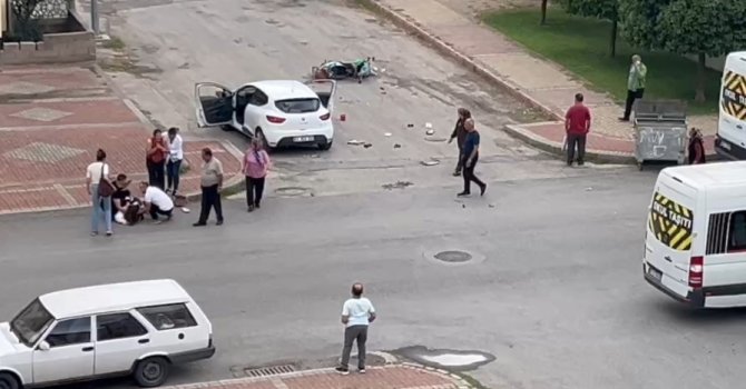 Motosikletle çarpışan otomobilin sürücüsü şoka girdi, gözyaşlarına boğuldu