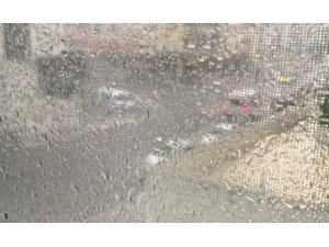 Mersin’de yağış etkili oluyor