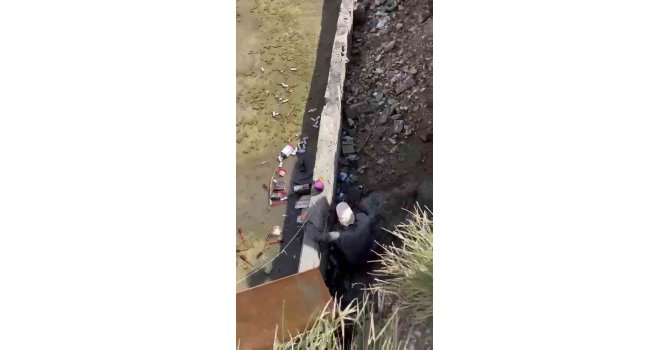 Belediyenin 2 gün önce çevre güvenliği alınmadığı için ceza yazdığı inşaatın temeline düşen yaşlı adam yaralandı
