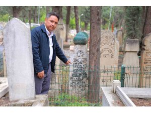 Eski Türkçe harflerle hazırlanan mezar taşının ardındaki Şeyh Ali Sezai Efendi’nin hikayesi