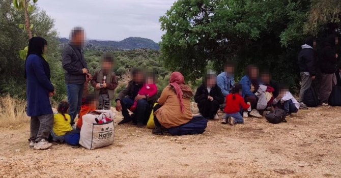 Antalya’da 19 düzensiz göçmen ve 3 organizatör yakalandı