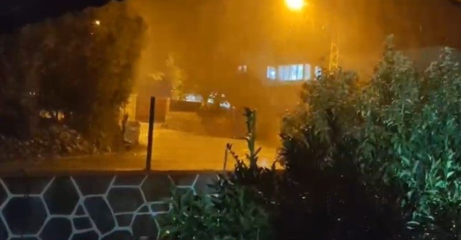 Hatay’da ceviz büyüklüğünde dolu yağdı, bazı araçlar hasar gördü