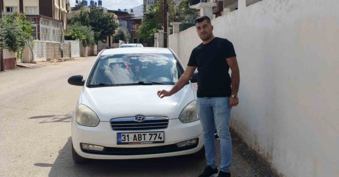 Düğünden yükselen silah sesleri nedeniyle kızını eve çıkaran adamın aracına yorgun mermi isabet etti