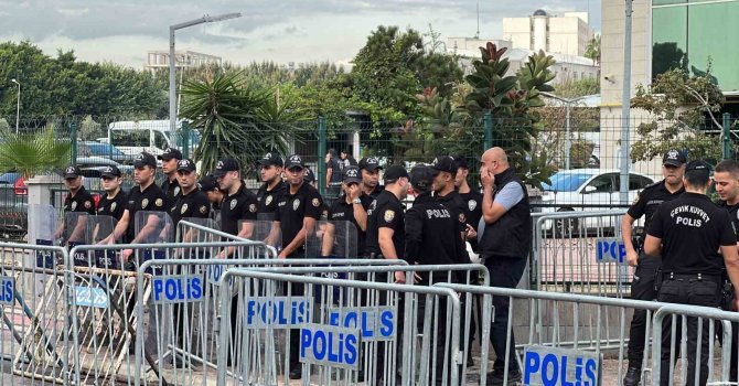 Mersin’deki operasyonda 3 başkanla birlikte 59 şüpheli adliyeye sevk edildi
