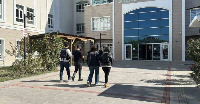 Burdur’da 3 bin 97 kullanımlık uyuşturucuyla yakalanan 2 şüpheli tutuklandı