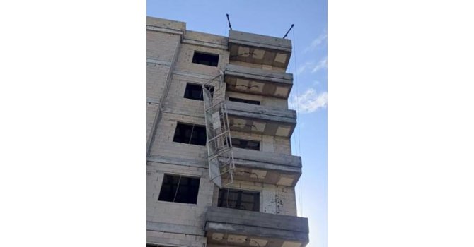 Mersin’de inşaat iskelesinden düşen işçi hayatını kaybetti