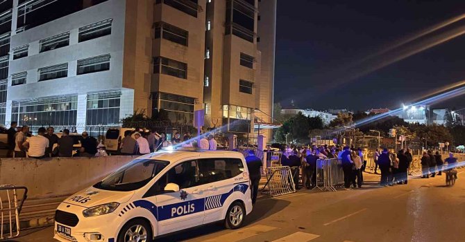 Mersin’de Başkan Seçer dahil 3 belediye başkanı tutuklama talebiyle mahkemeye sevk edildi