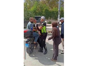 Polis, bilinci kapanan bebeği motosikletle hastaneye yetiştirdi