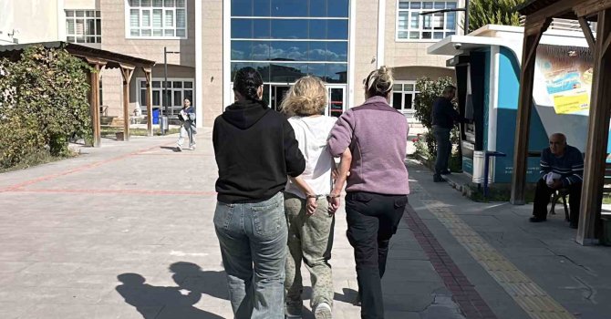 Burdur’da araçların önüne atlayan ve polise direnen Ukraynalı kadın sınır dışı edilecek