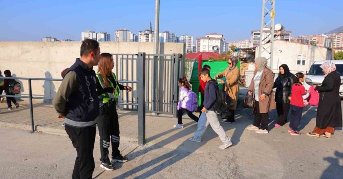 Kahramanmaraş’ta okullarda polisler de görev yapmaya başladı