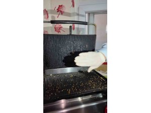 Okul kantinindeki mide bulandıran tost makinesine zabıtadan tepki