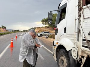 Mersin’de yağışa rağmen orman emvali taşıyan araçlar denetlendi