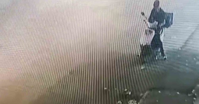 Teslimata giden kuryenin motorunu çaldı: "Hoşuma gitti" savunması yaptı