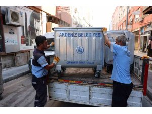 Akdeniz’de yıpranan çöp konteynerleri yenileniyor
